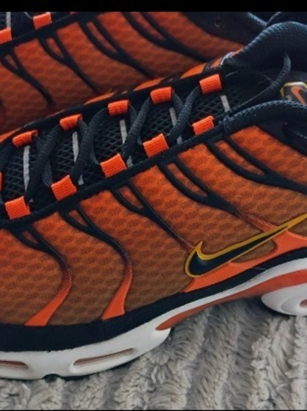 Nike Men’s Orange Black Airmaxes Running Shoes NEW